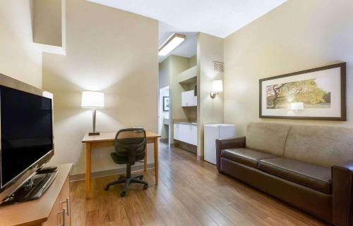 Findlay Hotel | Studio 6 Extended Stay Findlay Tiffin Avenue OH