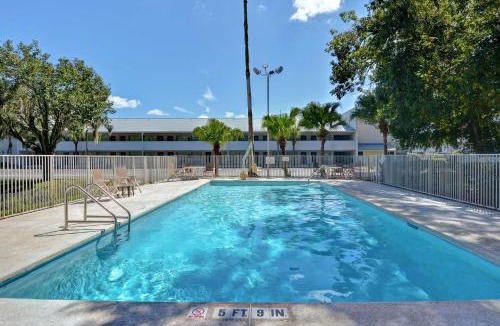 Southside Hotel | Studio 6 Extended Stay - Jacksonville, FL - Baymeadows