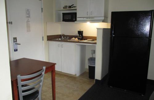 Laurel Hotel | Studio 6 Extended Stay - Richmond, VA - I-64 West