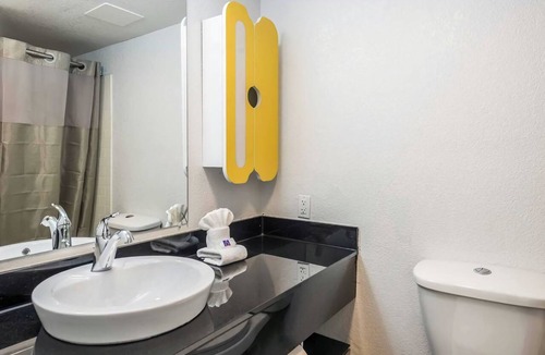 Indianapolis Hotel | Studio 6 Indianapolis, IN