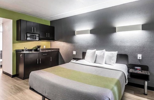 Indianapolis Hotel | Studio 6 Indianapolis, IN