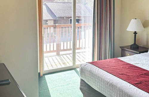 Lake George Hotel | Studio 6 Lake George, NY - Adirondacks