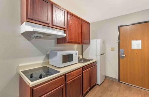 Little Rock Apartment | Studio 6 Little Rock|Queen bed,Sofa Bed,Nsmk|Kitchen