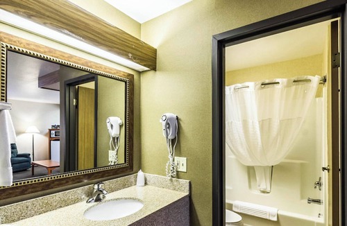 Minot Hotel | Studio 6 Minot, ND