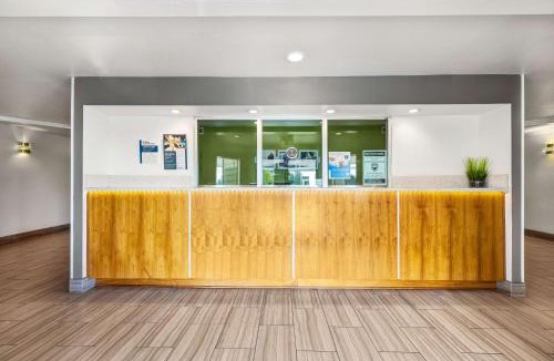 Cully Hotel | Studio 6-Portland, OR
