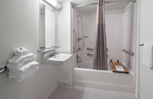 Carpinteria Hotel | Studio 6 Suites Carpinteria, CA–Santa Barbara - South