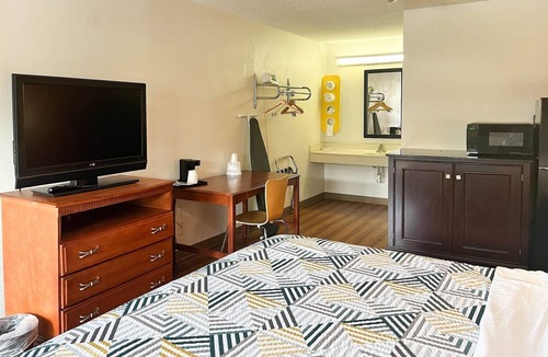 Dayton Hotel | Studio 6 Suites Dayton, Oh - Englewood