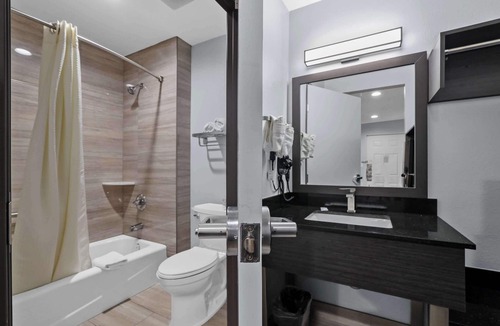 Central Escondido Hotel | Studio 6 Suites Escondido, CA