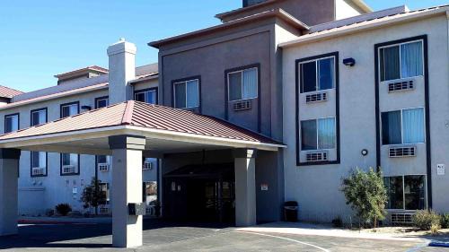 Hesperia Hotel | Studio 6 Suites Hesperia CA West Main Street I 15