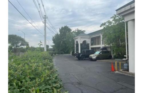 Highland Park Hotel | Studio 6 Suites Louisville KY Airport/Expo Center