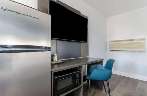 Madera Hotel | Studio 6 Suites Madera, CA Yosemite
