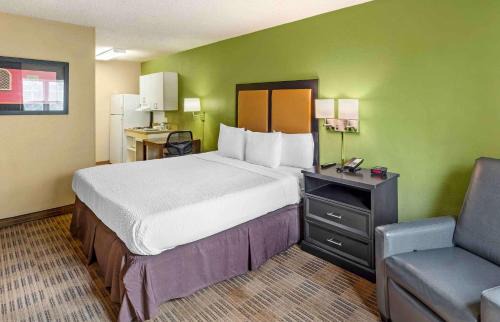 South Natomas Hotel | Studio 6 Suites Sacramento Northgate CA