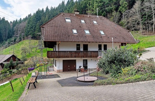 Oberharmersbach Apartment | Studio 7 with Mountain View, Barbecue Area and Wi-Fi