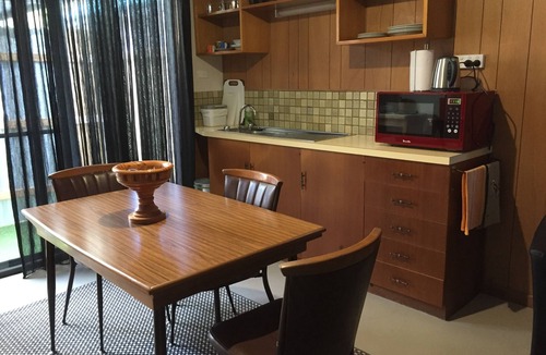 Mount Gambier Apartment | Studio 8 B & B - Perfect central location