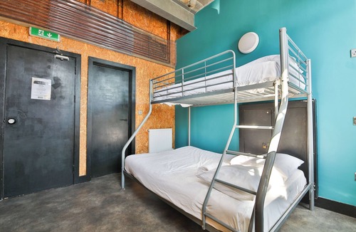 Castle Hostel | Studio 95 - Shared & Private Rooms