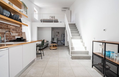 Telheiro Apartment | Studio apartment in the mountains 15 minutes from the beach, ideal for relaxing.