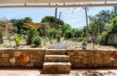 Telheiro Apartment | Studio apartment in the mountains 15 minutes from the beach, ideal for relaxing.