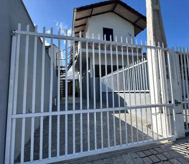 Iririu Apartment | Studio Aconchegante - com Garagem Privativa e Ar Condicionado REV391