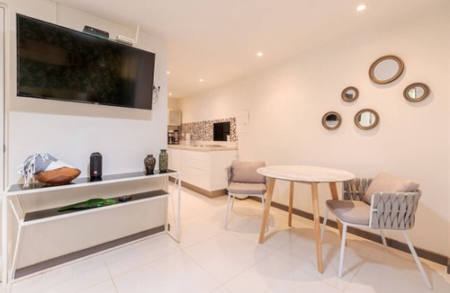 Playa Langosta Apartment | Studio across the street from beach, top location