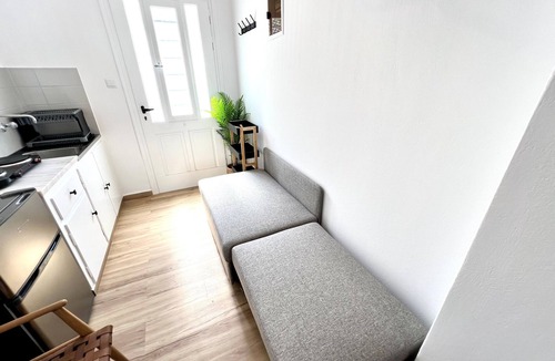 Parikia Apartment | Studio 'Aeolian Blu 5' with Sea View, Wi-Fi and Air Conditioning