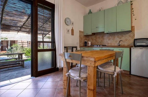 Capalbio Apartment | Studio 'Agriturismo Vallerana Il Gelsomino' with Private Terrace, Wi-Fi and Air Conditioning