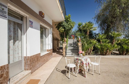 Lorca Apartment | Studio 'Alojamiento Ruizo' with Mountain Views, Shared Pool and Wi-Fi