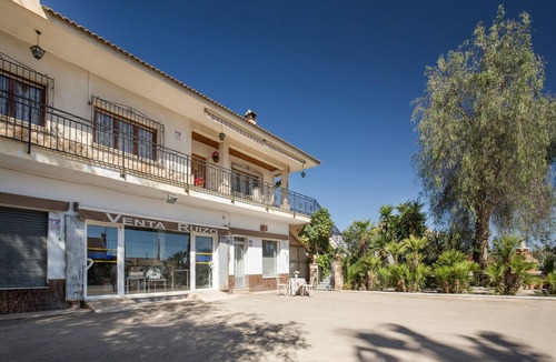 Lorca Apartment | Studio 'Alojamiento Ruizo' with Mountain Views, Shared Pool and Wi-Fi