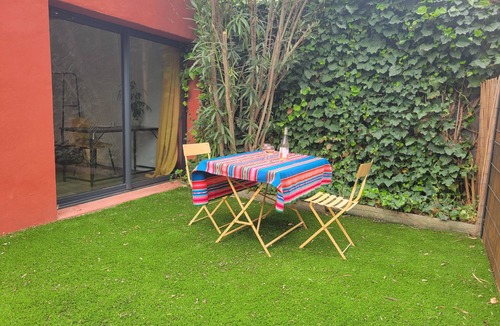 Sarrians Apartment | Studio Aménagé Avec Jardinet au Calme