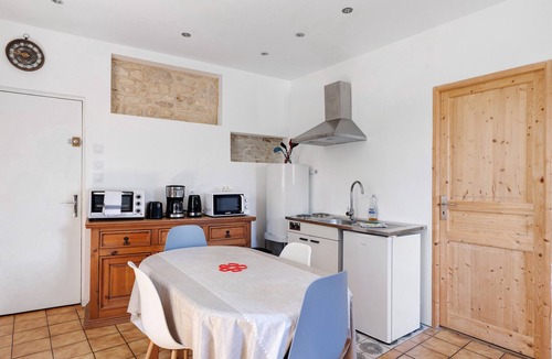 Chasseneuil-du-Poitou Apartment | Studio Apartment "5 - 3 Min Du Futuroscope" with Wi-Fi