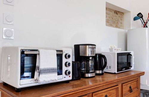 Chasseneuil-du-Poitou Apartment | Studio Apartment "5 - 3 Min Du Futuroscope" with Wi-Fi