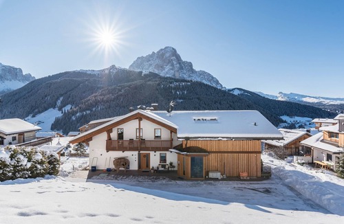 Selva di Val Gardena Apartment | Studio Apartment "Villa Solinda - Rossini" with Mountain View, Balcony & Wi-Fi
