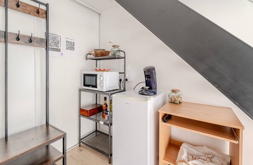 Sens-de-Bretagne Apartment | Studio Apartment 'Les Mesliers' with Shared Terrace, Shared Garden and Wi-Fi