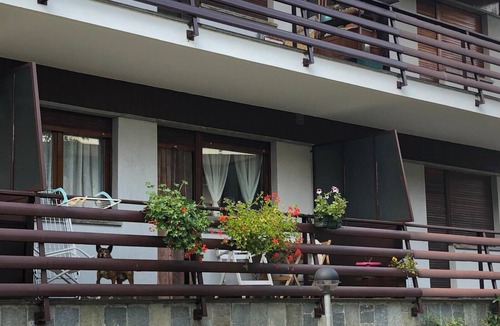 Montoso Apartment | Studio Apartment 'L'oasi Dei Larici' with Shared Garden and Balcony