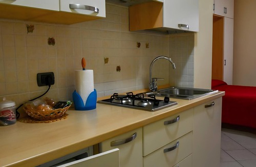 Cisano sul Neva Apartment | Studio Apartment 'Gli Angeli Agriturismo - Zio Antonio' with Shared Pool, Wi-Fi and Air Conditioning