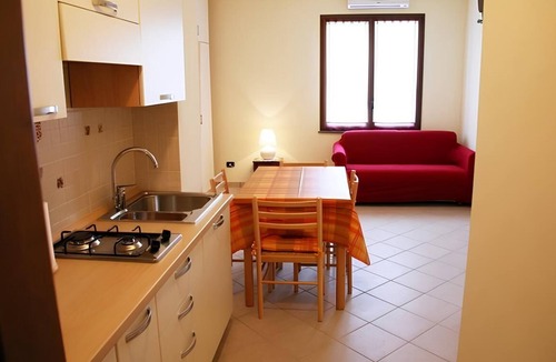 Cisano sul Neva Apartment | Studio Apartment 'Gli Angeli Agriturismo - Zio Antonio' with Shared Pool, Wi-Fi and Air Conditioning