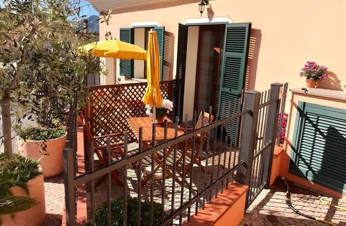 Cisano sul Neva Apartment | Studio Apartment 'Gli Angeli Agriturismo - Zio Antonio' with Shared Pool, Wi-Fi and Air Conditioning