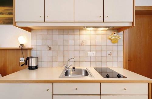 Valle San Silvestro Apartment | Studio Apartment 'Untersinnerhof Apt Herbst' with Mountain View, Shared Garden and Wi-Fi
