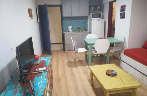 Aidy Grill Apartment | Studio Apartment in "Chesterfield Building"
