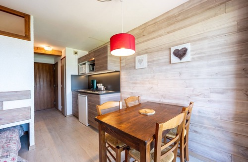 Cohennoz Apartment | Studio Apartment '13 - L'Étale' with Mountain View, Shared Garden and Wi-Fi