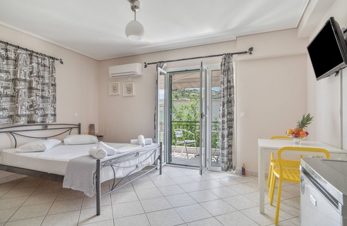 Kalligoni Apartment | Studio Apartment 'Alexandros 2 Guests A' with Mountain View, Wi-Fi and Air Conditioning