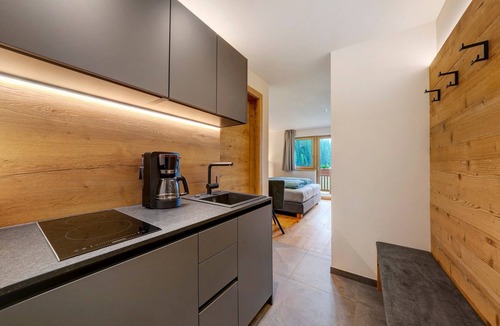 Ultimo Apartment | Studio Apartment 'Apartment Ocher' with Mountain View, Shared Garden and Wi-Fi