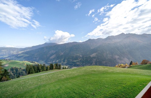 Ultimo Apartment | Studio Apartment 'Apartment Ocher' with Mountain View, Shared Garden and Wi-Fi