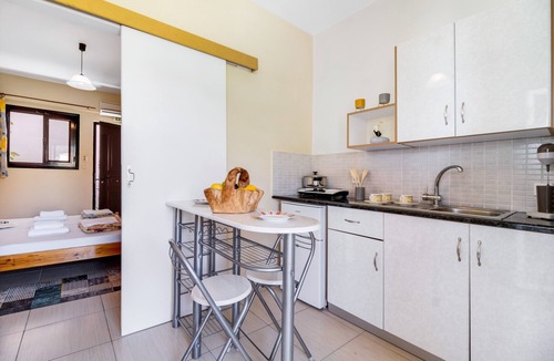 Pondi Apartment | Studio Apartment 'Aias' with Sea View, Wi-Fi and Air Conditioning