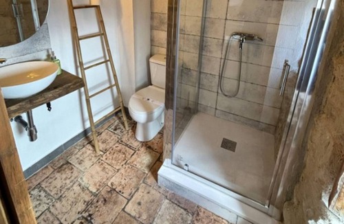 Iznatoraf Apartment | Studio Apartment 'Alojamiento Manzanilla' with Shared Garden, Wi-Fi and Air Conditioning