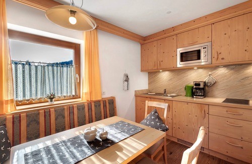 La Valle Apartment | Studio Apartment 'Apartment Ramei' with Mountain View, Shared Garden and Wi-Fi