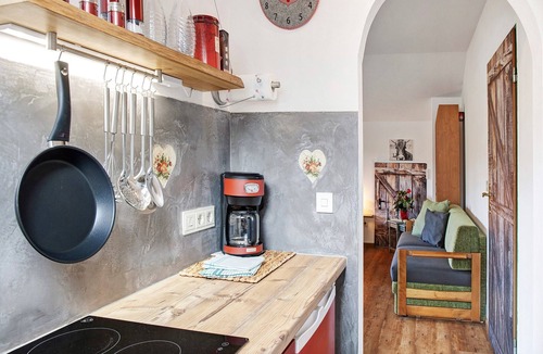 Untergrainau Apartment | Studio Apartment 'Aschaubichl - Anemone' with Mountain View, Balcony and Wi-Fi