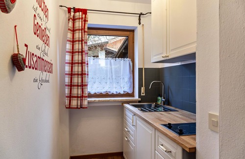 Grainau Apartment | Studio Apartment 'Aschaubichl – Silberdistel' with Mountain View, Private Terrace & Wi-Fi