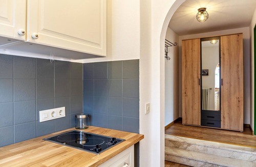 Grainau Apartment | Studio Apartment 'Aschaubichl – Silberdistel' with Mountain View, Private Terrace & Wi-Fi