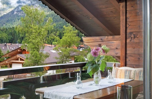 Grainau Apartment | Studio Apartment 'Aschaubichl - Wohnung Anemone' with Mountain View, Balcony and Wi-Fi