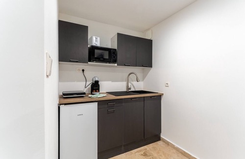 Robion Apartment | Studio Apartment 'Canto Cigalo Rdc 3' with Wi-Fi and Air Conditioning